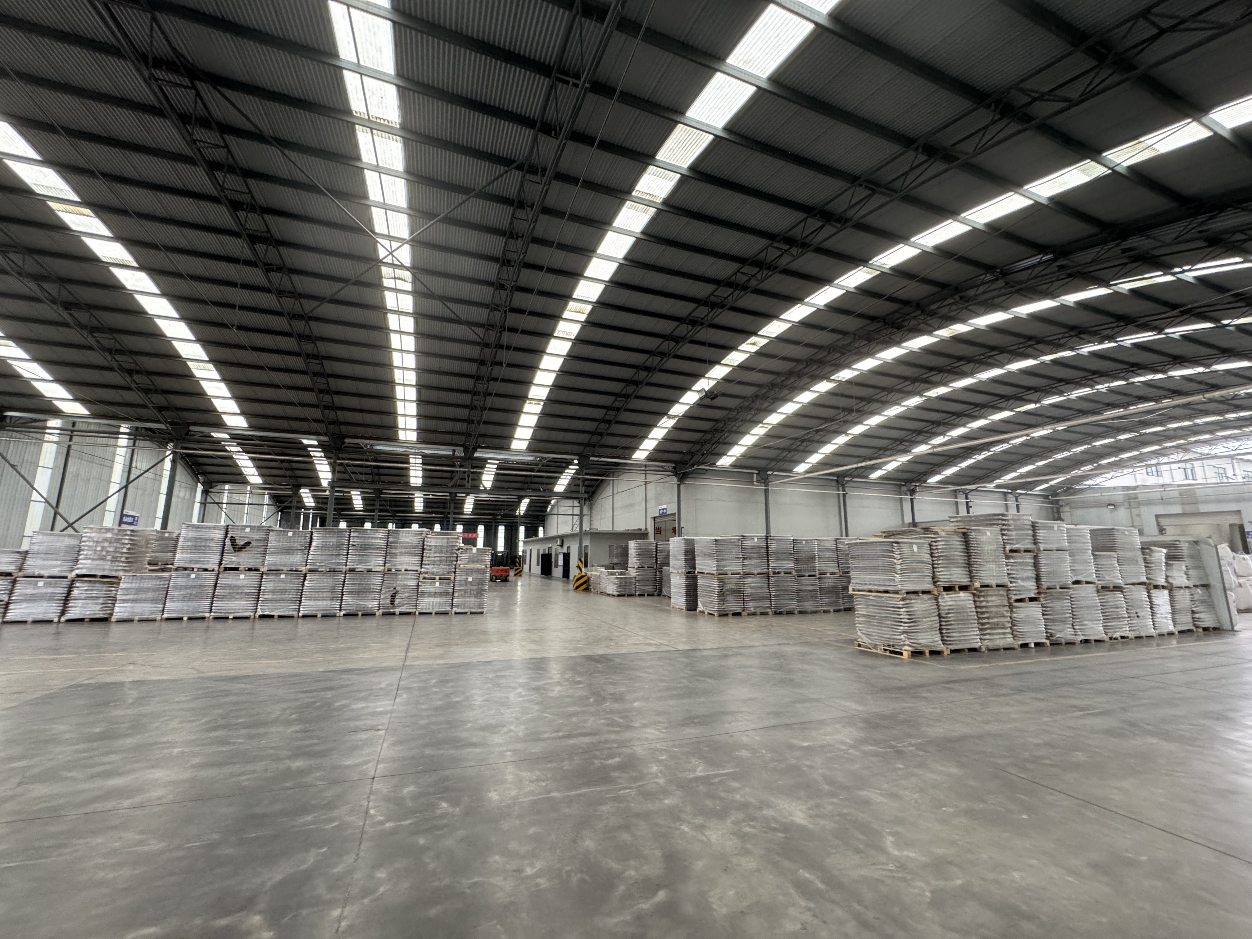 Exterior view of Baoji Yucai Glass Group manufacturing facility